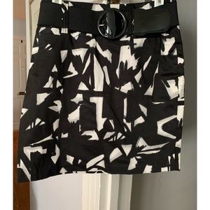 Chic black and white skirt